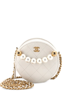 CHANEL Pre-Owned Chic Pearls Round Clutch with Chain Quilted Lambskin crossbody bag - White