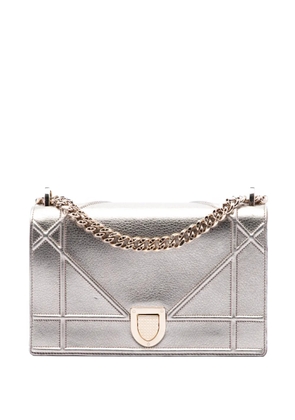 Christian Dior Pre-Owned 2017 Medium Metallic Calfskin Diorama Flap crossbody bag - Silver