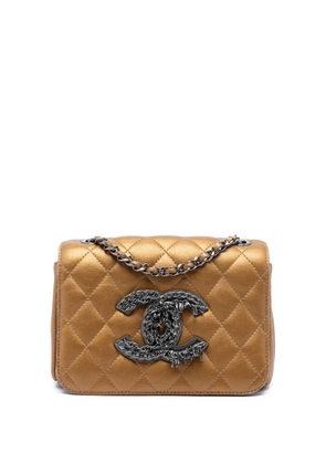 CHANEL Pre-Owned 2009-2010 Limited Edition Mini Quilted Metallic Lambskin CC Chain Fringe Full Flap crossbody bag - Gold