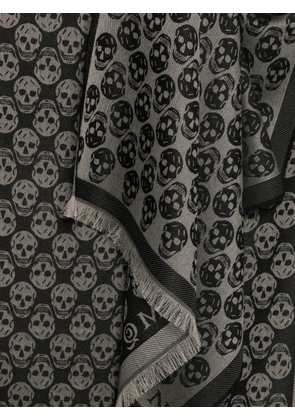 Alexander McQueen skull-pattern fringed scarf - Grey