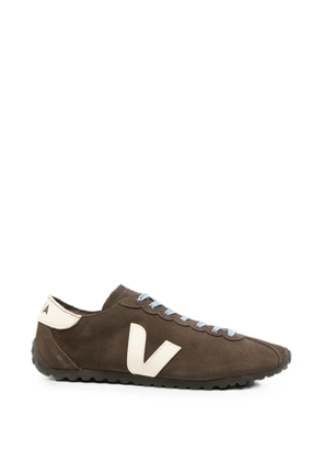 VEJA Cateyes logo-patch suede sneakers - Brown