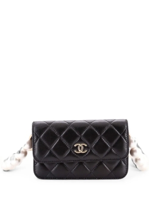 CHANEL Pre-Owned Pearl Strap Clutch with Chain Quilted Calfskin crossbody bag - Black