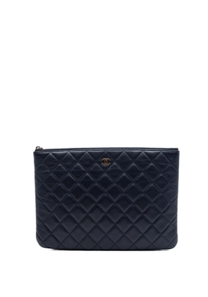 CHANEL Pre-Owned 2014-2015 Medium Quilted Lambskin O Case clutch bag - Blue