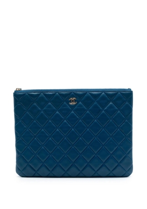 CHANEL Pre-Owned 2017-2018 Medium Quilted Lambskin O Case clutch bag - Blue