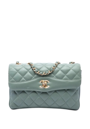 CHANEL Pre-Owned 2017-2018 Medium Quilted Lambskin Daily Companion Flap shoulder bag - Green