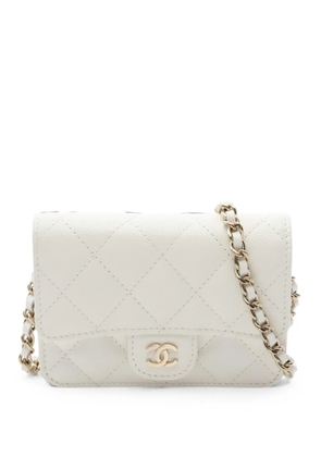 CHANEL Pre-Owned 2021-2022 Matelassé Classic leather shoulder bag - White