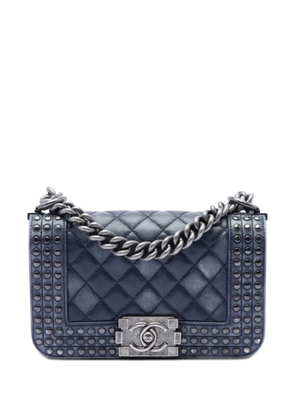 CHANEL Pre-Owned 2014 Paris Dallas Small Quilted Distressed Calfskin Studded Boy Flap crossbody bag - Blue