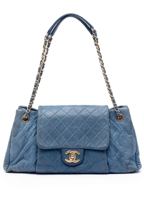CHANEL Pre-Owned 2011 Medium Quilted Iridescent Calfskin Chic Quilt Accordion Flap shoulder bag - Blue