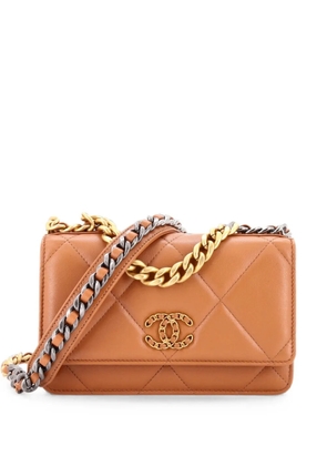 CHANEL Pre-Owned 19 Wallet on Chain Quilted Lambskin crossbody bag - Brown