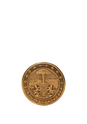 CHANEL Pre-Owned 1970-1980 CC Gold Plated Lion Crest Medallion Brooch costume brooch