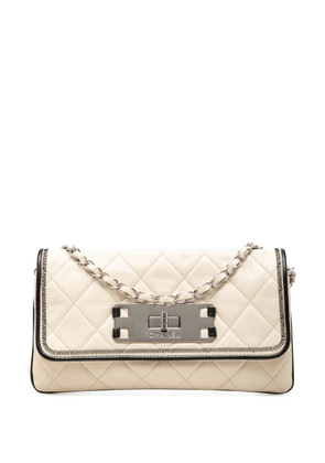 CHANEL Pre-Owned 2008-2009 Quilted Lambskin Reissue East West Flap shoulder bag - White
