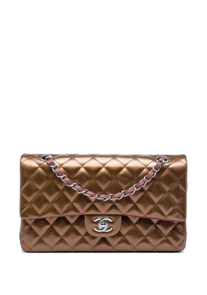 CHANEL Pre-Owned 2012-2013 Medium Classic Striated Patent Double Flap shoulder bag - Brown