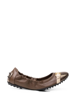 Tod's buckle-detail leather ballet flats - Brown