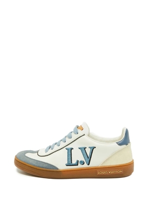 Louis Vuitton Pre-Owned LV embroidered low-top sneakers - White