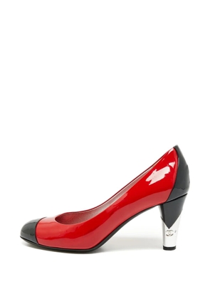 CHANEL Pre-Owned CC cap-toe pumps - Red