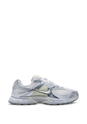 Nike V5 RNR mesh-panel sneakers - White