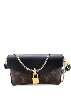 Louis Vuitton Pre-Owned Padlock on Strap Handbag Monogram Canvas and Leather crossbody bag - Black