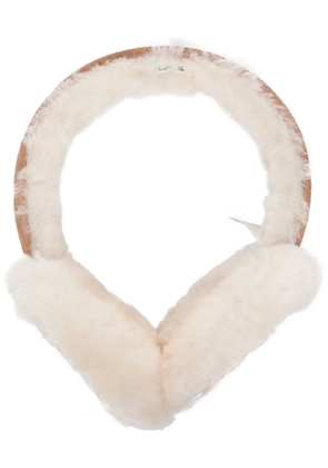 UGG logo-embroidered shearling ear muffs - CHES CHESTNUT