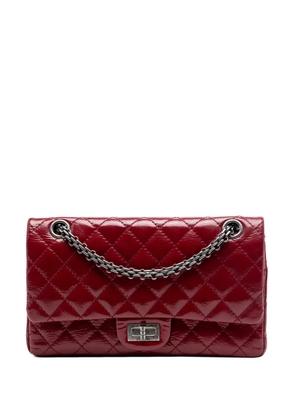 CHANEL Pre-Owned 2010-2011 Quilted Crinkled Patent Reissue 2.55 Double Flap 225 shoulder bag - Red