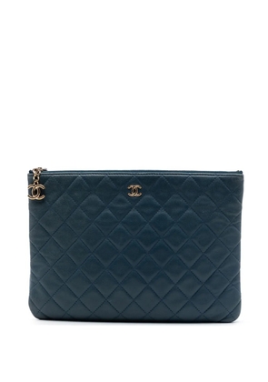 CHANEL Pre-Owned 2016-2017 Medium Quilted Lambskin Cuba La Habana O Case clutch bag - Blue