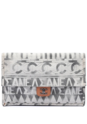 CHANEL Pre-Owned 2017-2018 Paris Greece Canvas Iliad Greek clutch bag - Grey
