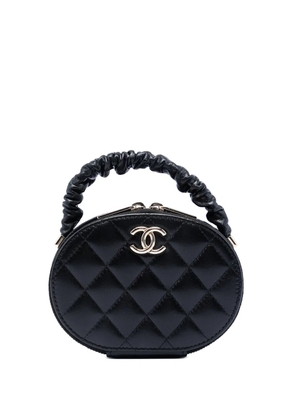 CHANEL Pre-Owned 2021 CC Quilted Lambskin Oval Top Handle Clutch handbag - Black
