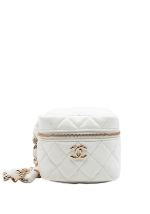 CHANEL Pre-Owned 2021 CC Quilted Lambskin Cube Zip Clutch with Chain vanity bag - White