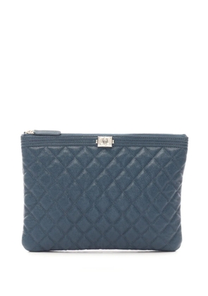 CHANEL Pre-Owned 2019 Medium Quilted Caviar Boy O Case clutch bag - Blue