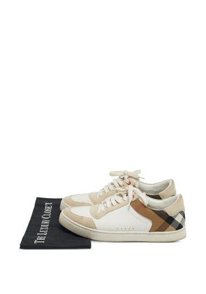 Burberry Pre-Owned Check sneakers - White