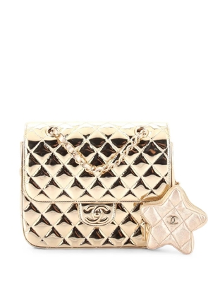 CHANEL Pre-Owned Hollywood Boulevard with Star Coin Purse Quilted Metallic Leather backpack - Gold