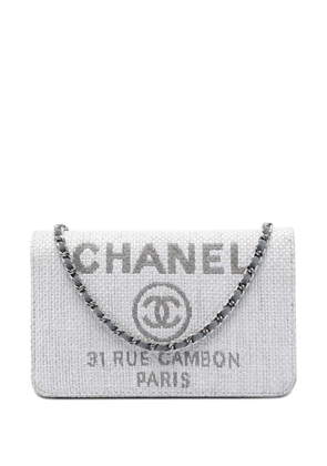 CHANEL Pre-Owned 2016-2017 Canvas Deauville Wallet On Chain crossbody bag - Grey