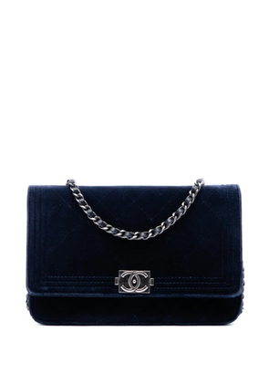 CHANEL Pre-Owned 2013-2014 Quilted Velvet Boy Wallet On Chain crossbody bag - Blue