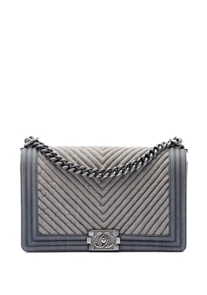 CHANEL Pre-Owned 2014-2015 Old Medium Chevron Denim Boy Flap crossbody bag - Blue