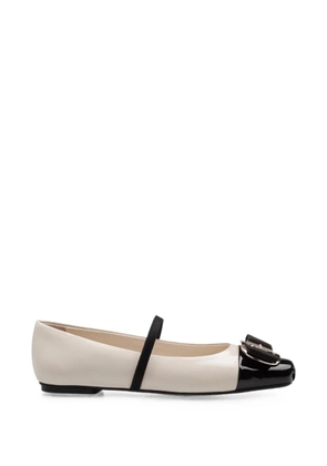 Ferragamo Varina patent-leather ballet flats - Neutrals