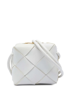 Bottega Veneta Pre-Owned 2012-2026 Mini Lambskin Intrecciato Cassette Camera Bag crossbody bag - White