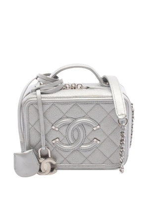 CHANEL Pre-Owned 2017-2018 Small Metallic Caviar CC Filigree Vanity Case satchel - Silver