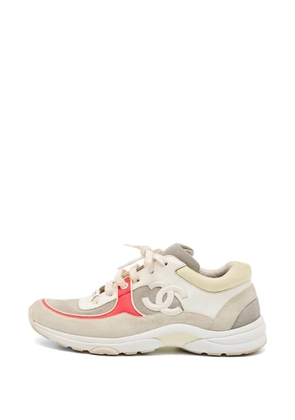 CHANEL Pre-Owned logo-detail sneakers - Neutrals
