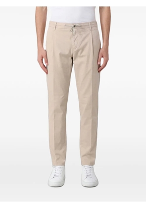 Eleventy drawstring pleated chinos - Neutrals