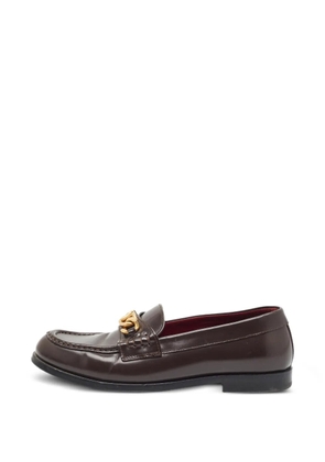 Valentino Garavani Pre-Owned VLogo chain loafers - Brown