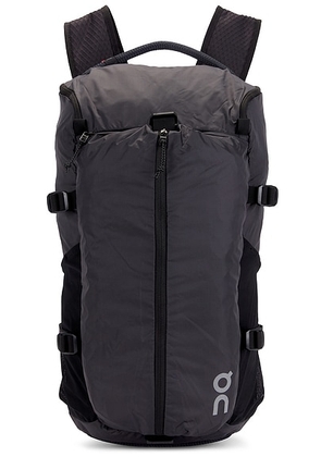 On Speed Pack 18L Lite in Magnet - Black. Size all.