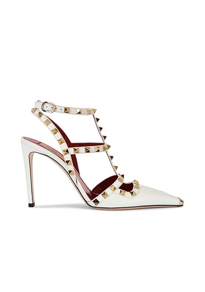 Valentino Garavani Rockstud Ankle Strap Pump in Bianco - White. Size 38 (also in 39.5, 41, 36.5, 37).