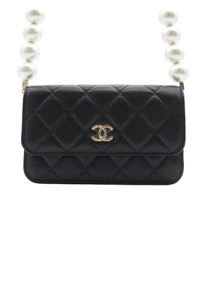 CHANEL Pre-Owned 2021 Quilted Calfskin Maxi Pearls Clutch With Chain crossbody bag - Black