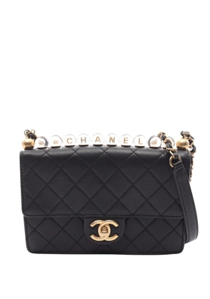 CHANEL Pre-Owned 2019 Small Quilted Lambskin Chic Pearls Flap crossbody bag - Black