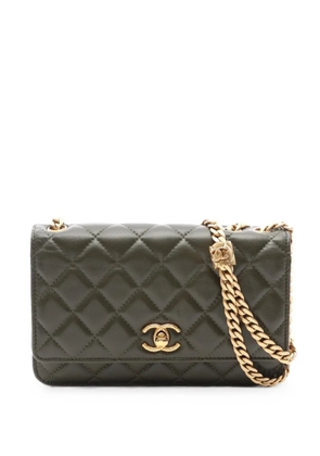 CHANEL Pre-Owned matelasse chain wallet - Green
