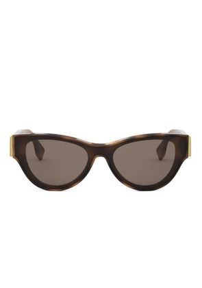 FENDI logo-temple cat-eye sunglasses - Brown