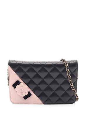 CHANEL Pre-Owned 2017-2018 Camellia matelassé chain-strap shoulder bag - Black
