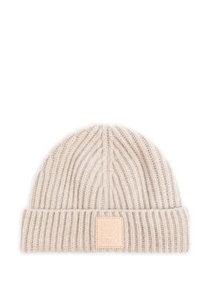 LOEWE ribbed-knit beanie hat - Neutrals