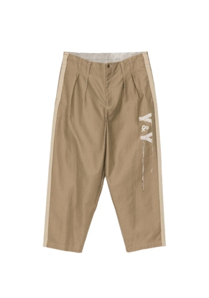 Yohji Yamamoto side-tape pleated trousers - Neutrals