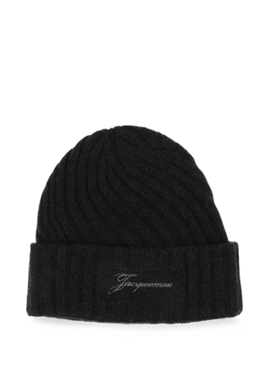 Jacquemus Tourni logo-embroidered ribbed beanie hat - Black