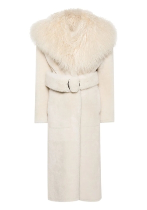 Jacquemus shearling fur maxi coat - White